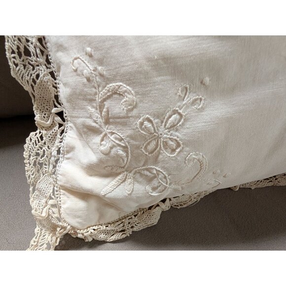 Vintage Ivory Throw Pillow With Embroidered Floral Design Crochet Trim 16"x16" - Picture 2 of 7